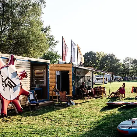 Camp *
