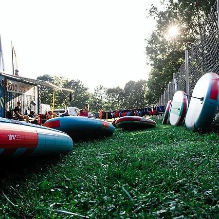 Camp *